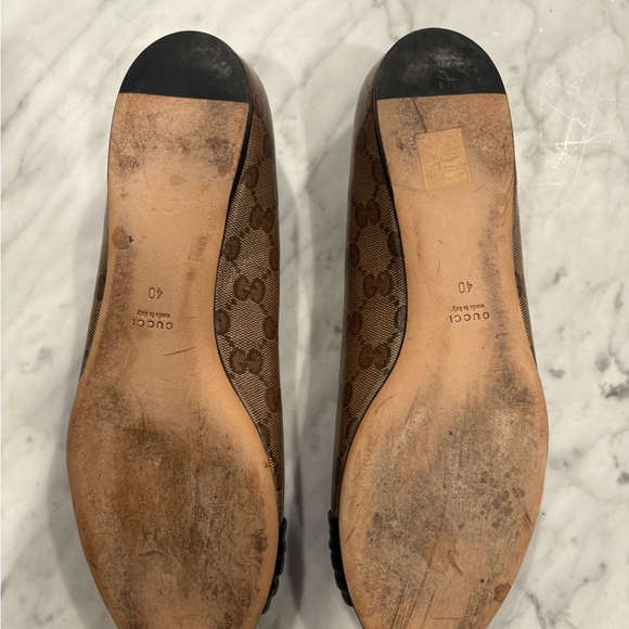 Gucci Brown Leather Flats with Medallion Design - Picture 5 of 8